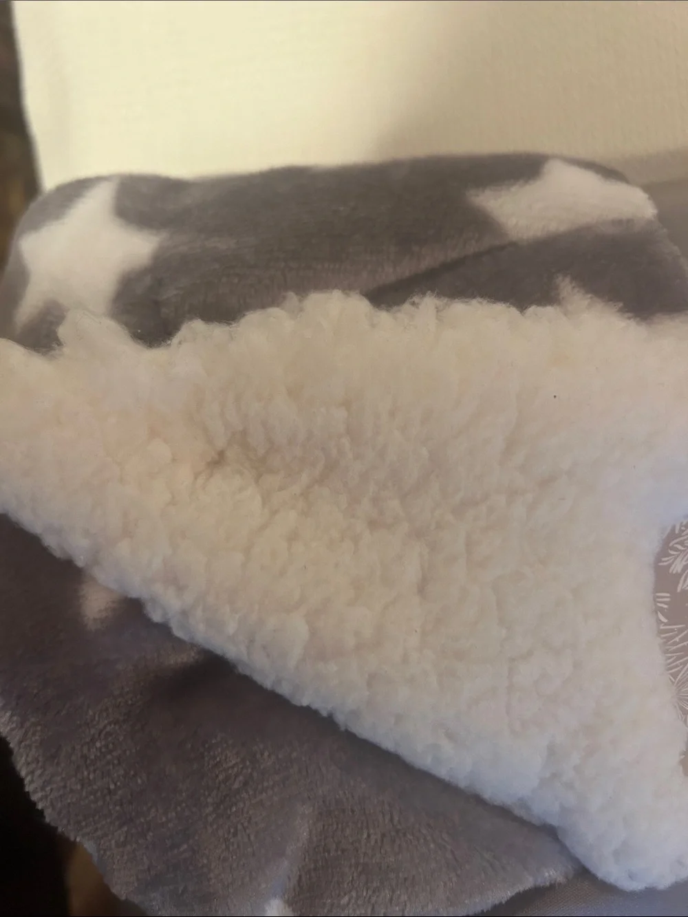 Legacy Star Print Sherpa Throw - Gray and White